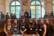 Ze školních lavic do Poslanecké sněmovny. Jak jsme si vyzkoušeli politiku na vlastní kůži