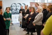 Nechte mě být, jaká jsem. Životní příběh Anne Frankové